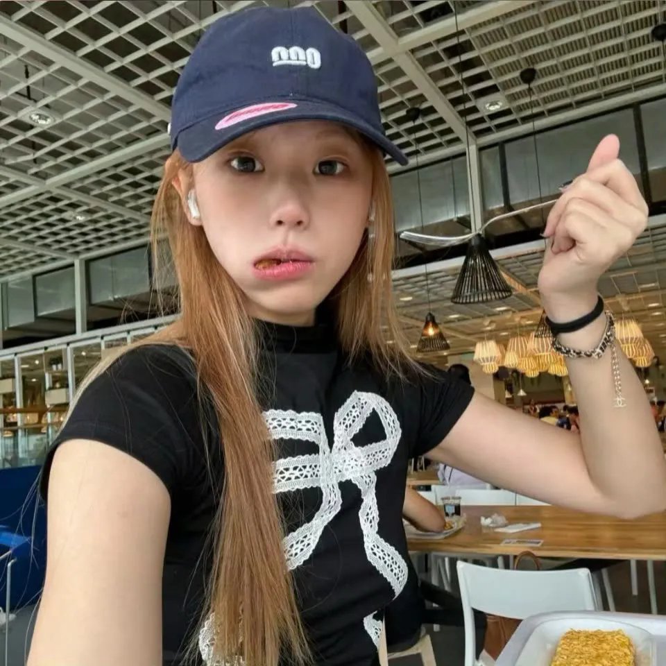 触碰的双手